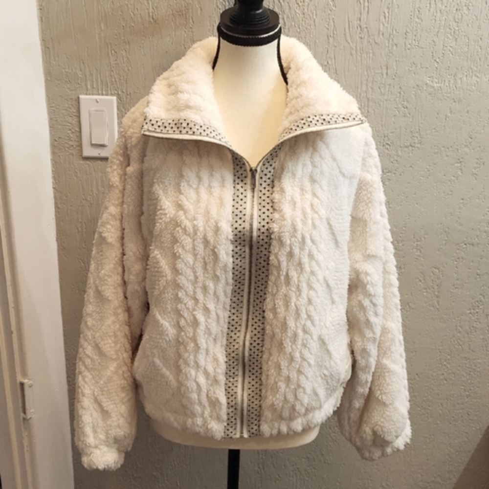 NWT CALI 1850 Los Angeles Ivory Cozy Fluffy Fleece Jacket